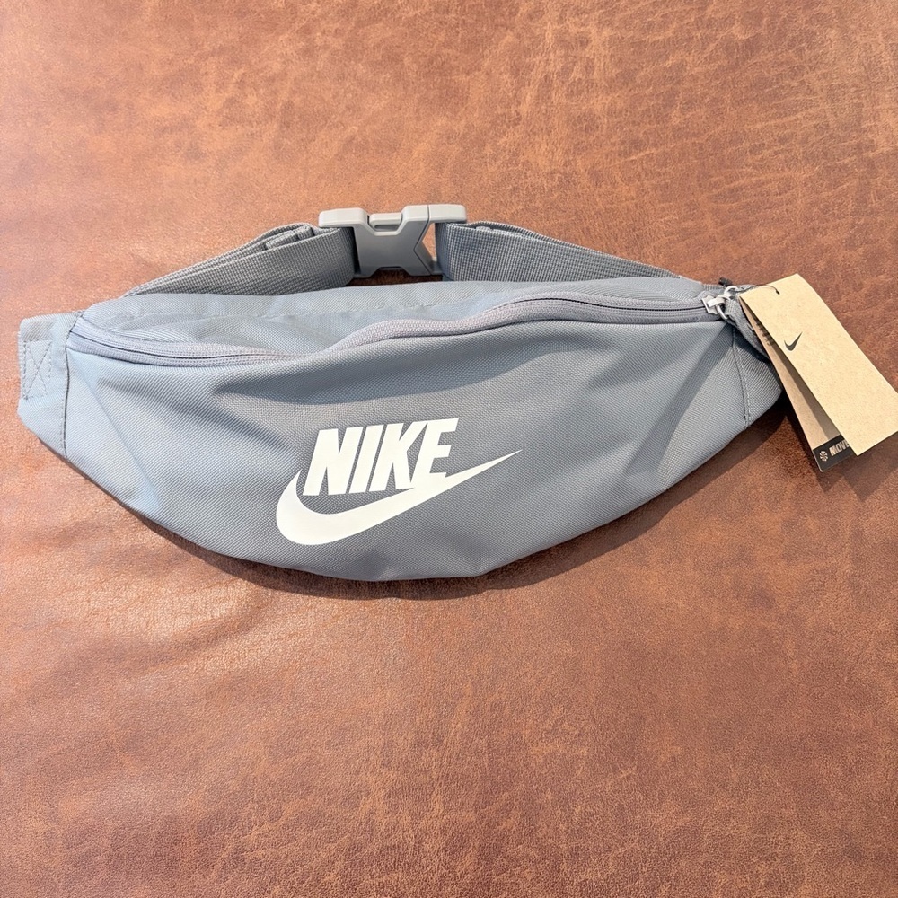 Nike Gray Minimalist Belt Bag Crossbody Fanny Pack Sporty Athleisure Workout - Picture 5 of 11